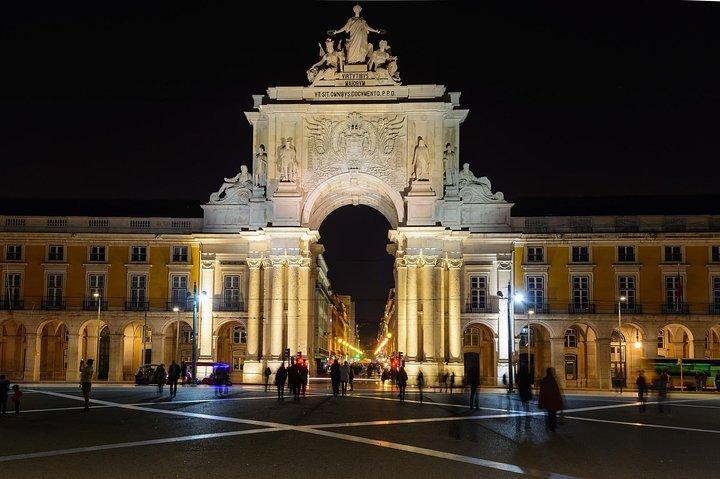 Private Fado Night in Lisbon with Dinner & City Tour