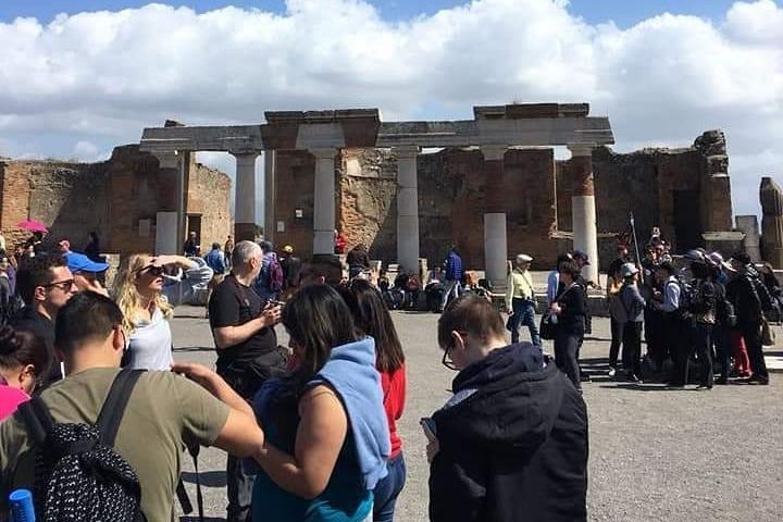 Napoli and Pompeii private Tour with transfer