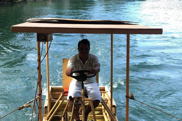 ロボックリバーランチ付きセブからボホールへの日帰り旅行