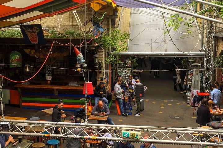 Bar Ruin Secret Crawl em Budapeste com um local