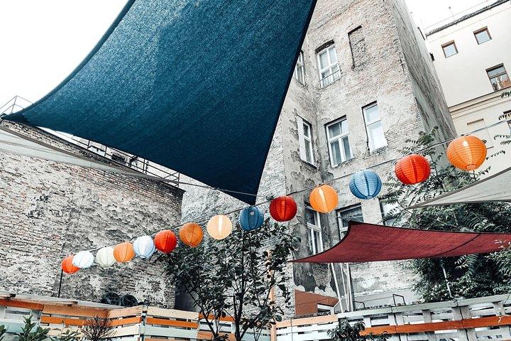 Bar Ruin Secret Crawl em Budapeste com um local