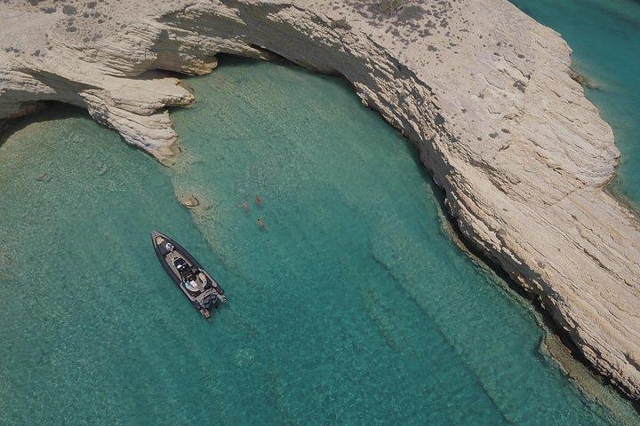 ミコノス島からデロス島を経由してレニアまでのプライベートクルーズ