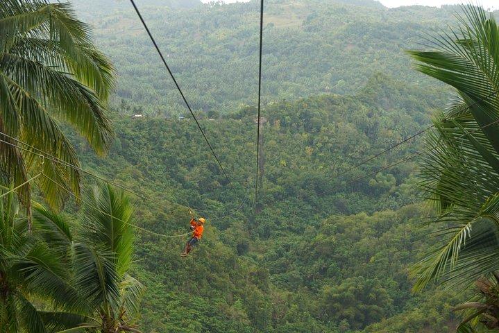 Canyoneering i Kawasan Falls med lunch (från Moalboal)