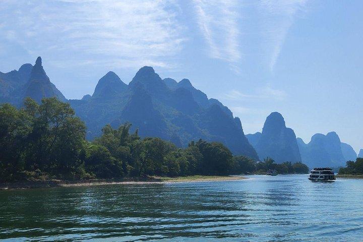 Journée complète de Li-River avec le bateau 4 étoiles et Yangshuo Cycling Tour