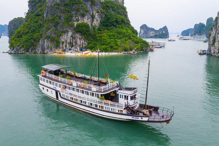 Bai Tu Long bay deluxe cruise 2D/1N: Kayaking, swimmig, Full Meals & best prices