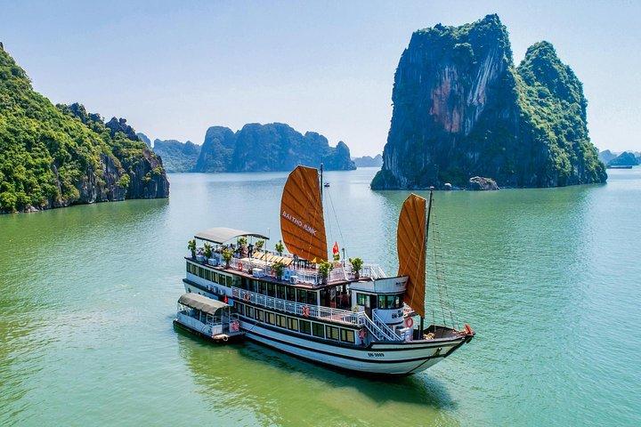 Bai Tu Long Bay Cruise 2D / 1N: kayak, natación en lugares prístinos y comidas completas