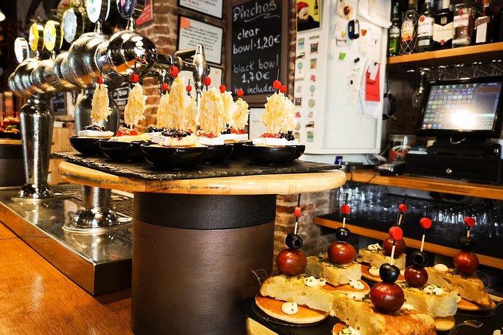 バルセロナプライベートフード＆ドリンクツアー：伝統的な酒場＆タパス