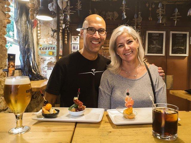 バルセロナプライベートフード＆ドリンクツアー：伝統的な酒場＆タパス
