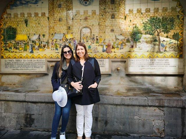 Visite privée des points forts et des secrets de Barcelone avec tapa et boisson