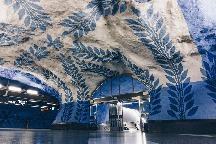 ストックホルム：地元の人と一緒に地下鉄アートライド