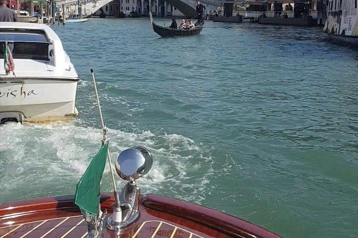 Venice S.Lucia StationからVenice Hotelsまたはその逆