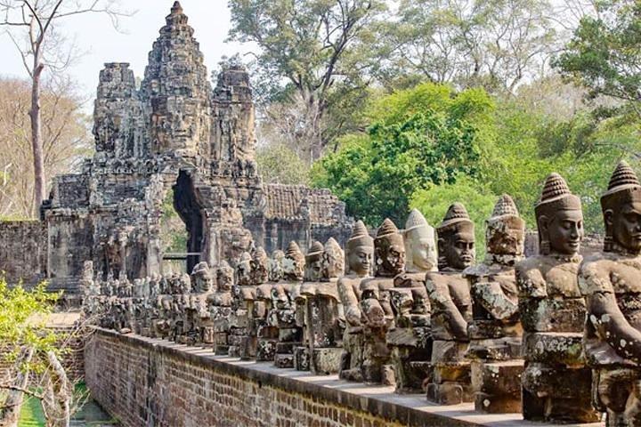 Recorrido a pie privado por los templos de Angkor desde Siem Reap - Recogida / regreso gratis al hotel