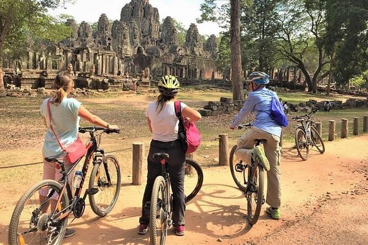 Angkor Wat e Bayon: il sorridente Temple Bike Tour