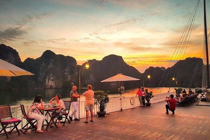 Indochine Navigue Baie d'Halong