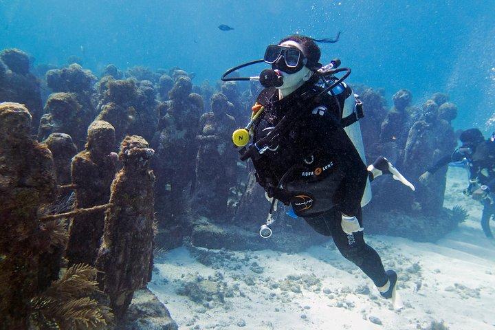 Prueba Bucear en el Museo Submarino de Cancún