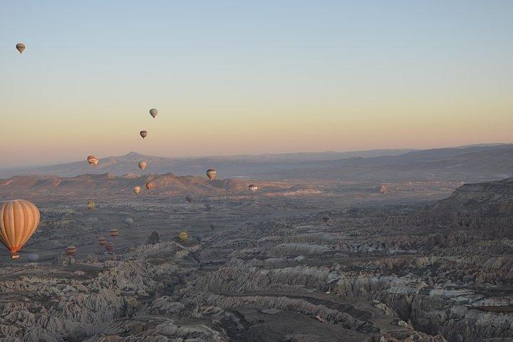 Tour en montgolfière en petit groupe avec champagne et certificat