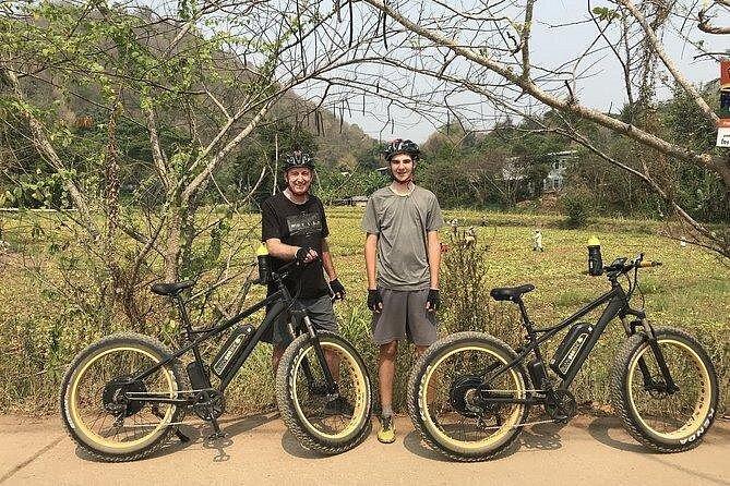 1日Eバイクカントリーサイドとナムプラエ（平坦丘陵、ガイド付き）