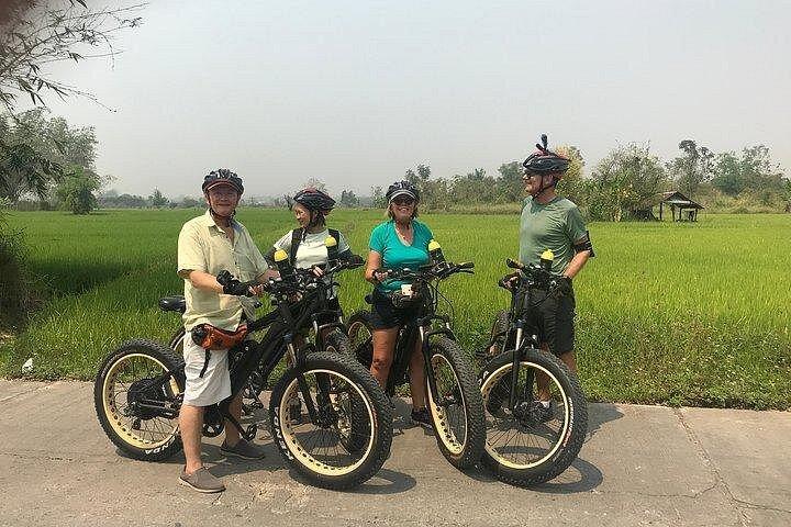 1日Eバイクカントリーサイドとナムプラエ（平坦丘陵、ガイド付き）