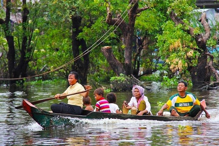Private Kampong Phluk Village boat trip