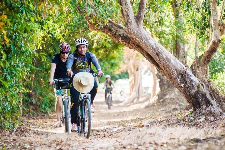 Angkor Sunrise Bike Tour with Breakfast and Lunch Included