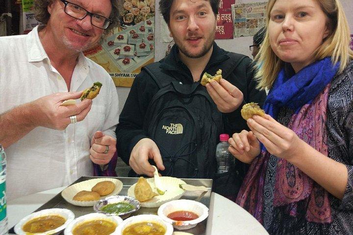 ジャイサルメール プライベート フード クロール (ガイド付き本格的な食べ物のテイスティング ツアー)