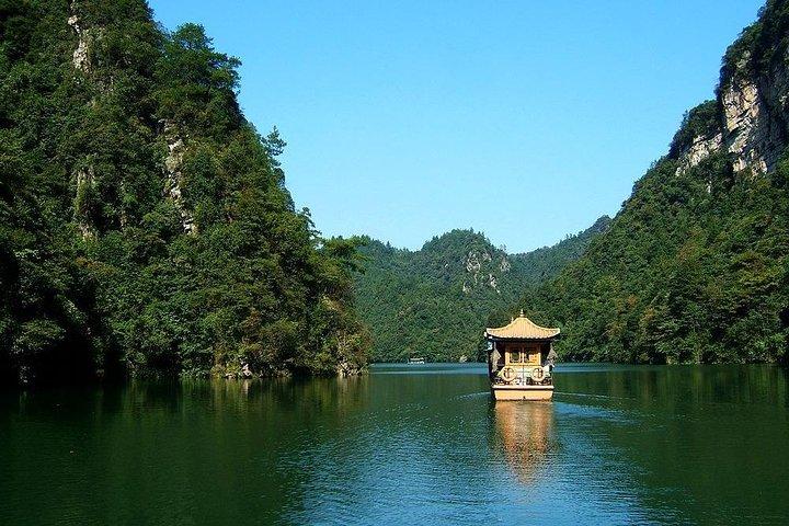 Zhangjiajie Day Tour-Grand Canyon, Glass bridge, Yellow Dragon Cavern, Baofeng Lake