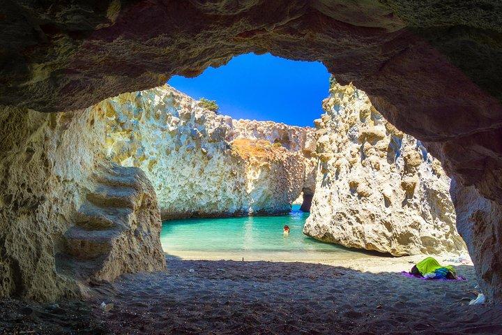 ミロス島からプロヴァタスとクレフティコまでの半日クルーズ
