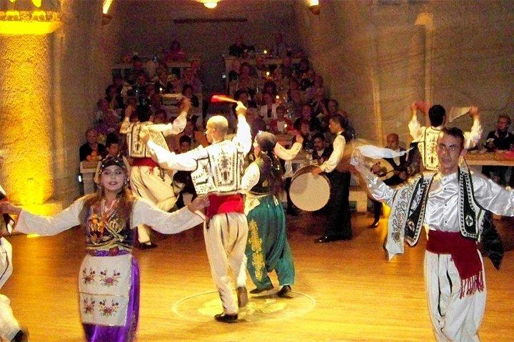 カッパドキアの民俗トルコ夜