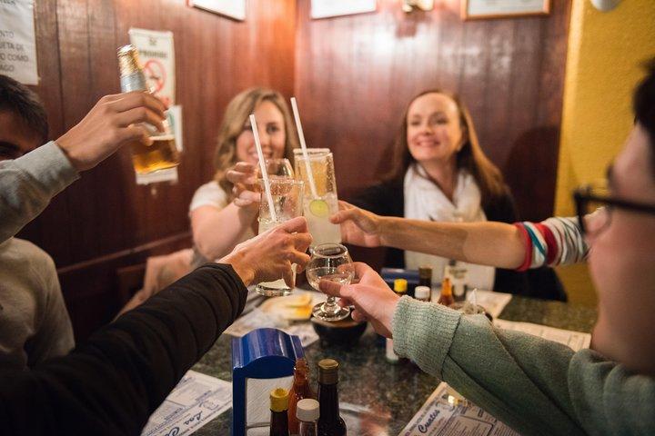夜のナルバルテ：タコス、チェラス、メスカル