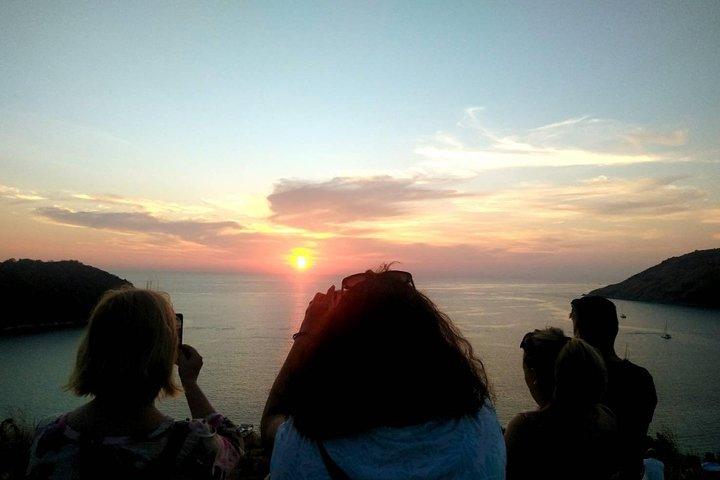 Icónico safari al atardecer con experiencia de Monkey Hill y comida callejera