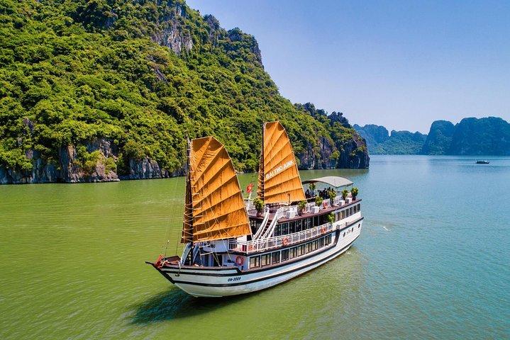 Bai Tu Long bay deluxe cruise 2D/1N: Kayaking, Swimming at pristine places