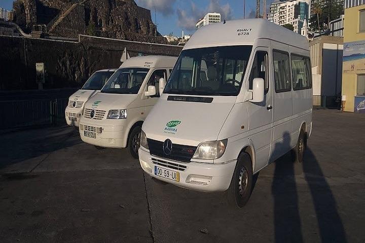 プライベート VipTours 最大 4 名 / 8 名 / 19 名
