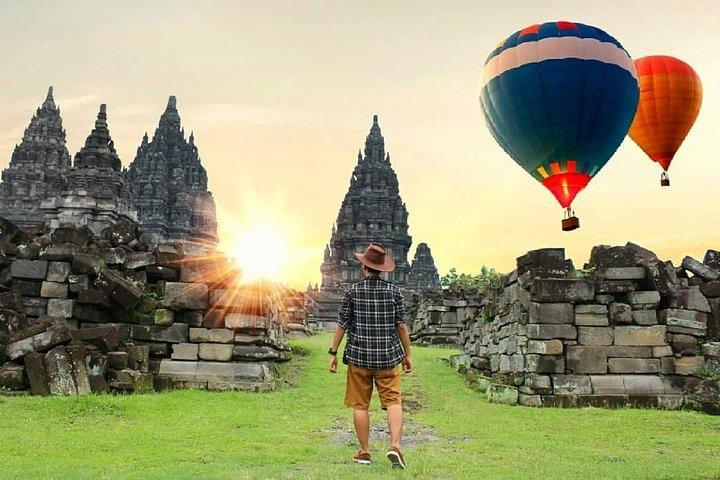 Subida a la cima de Borobudur, templo de Prambanan y ballet Ramayana