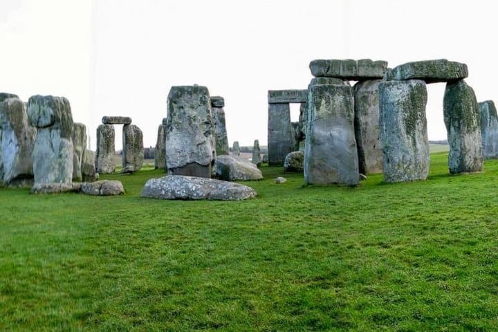 Stonehenge Tour via Winchester: LDN or Southampton