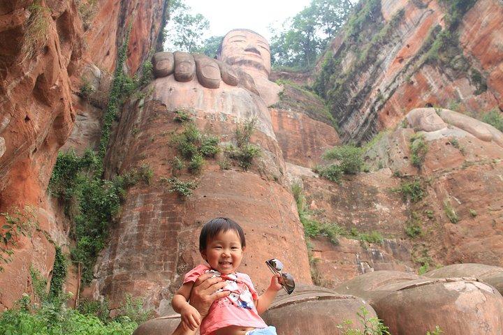 2-dagars tur till Leshan Buddha, Panda Base, Jinsha Site Museum och Kuanzhai Alley