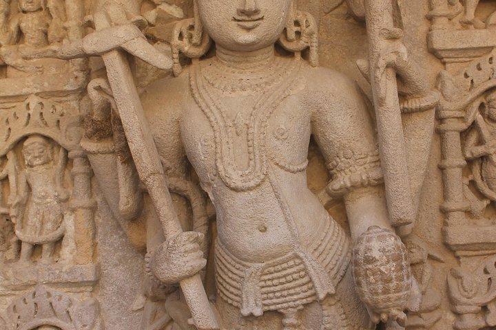 アーメダバードのパタンステップウェルとモデラサン寺院