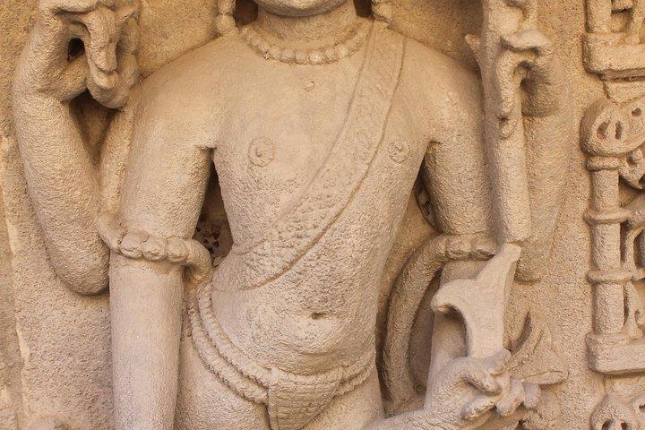 アーメダバードのパタンステップウェルとモデラサン寺院