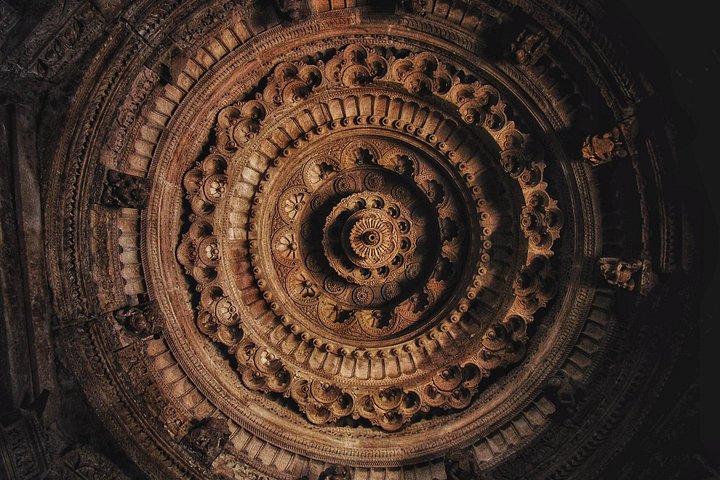 アーメダバードのパタンステップウェルとモデラサン寺院