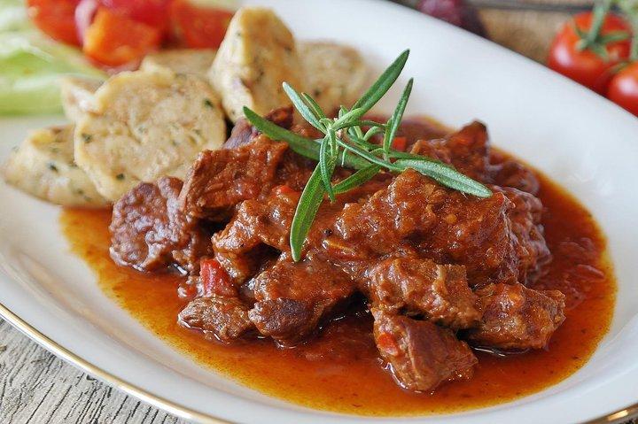 Tour privado de comida y bebida en Praga