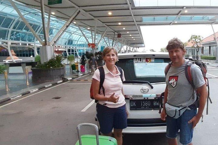 (DPS)ングラライ空港からジンバランエリアへの空港送迎バリ