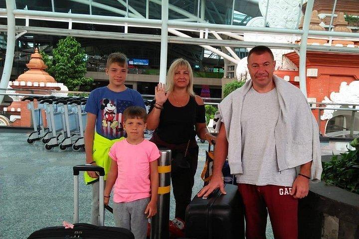 (DPS)ングラライ空港からジンバランエリアへの空港送迎バリ
