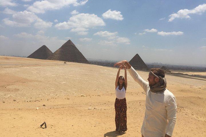 Day Tour To Pyramids of Giza and Egyptian Museum