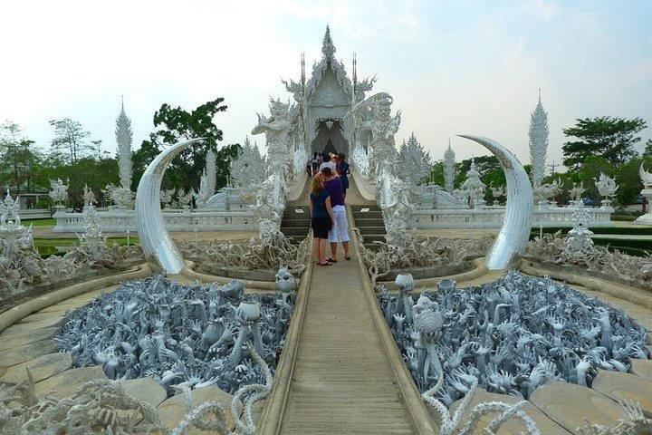 White Temple, Black House Museum e Hot Spring Tour da Chiang Mai