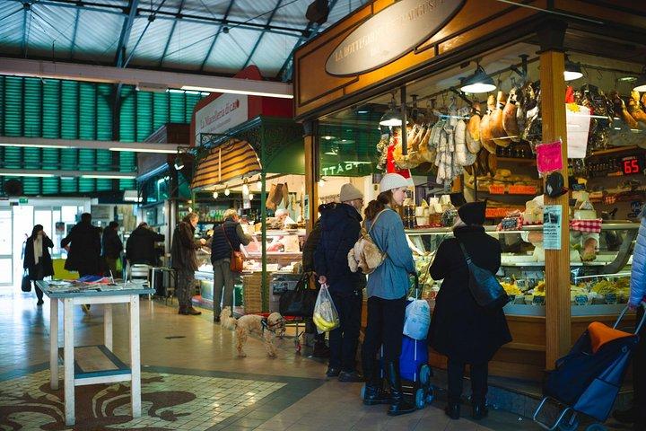 地元の料理専門家マルティーナと楽しむプライベートフィレンツェ料理ツアー