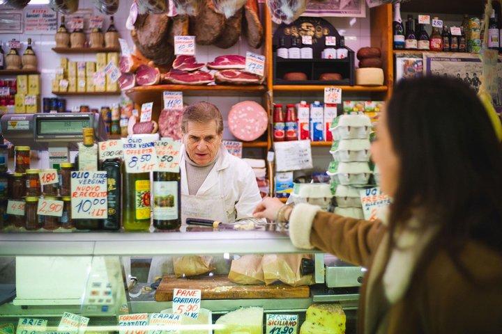 地元の料理専門家マルティーナと楽しむプライベートフィレンツェ料理ツアー
