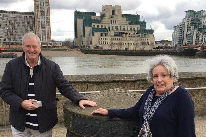 ジェームズ・ボンドの撮影場所： ロンドンでプライベートブラックキャブツアー