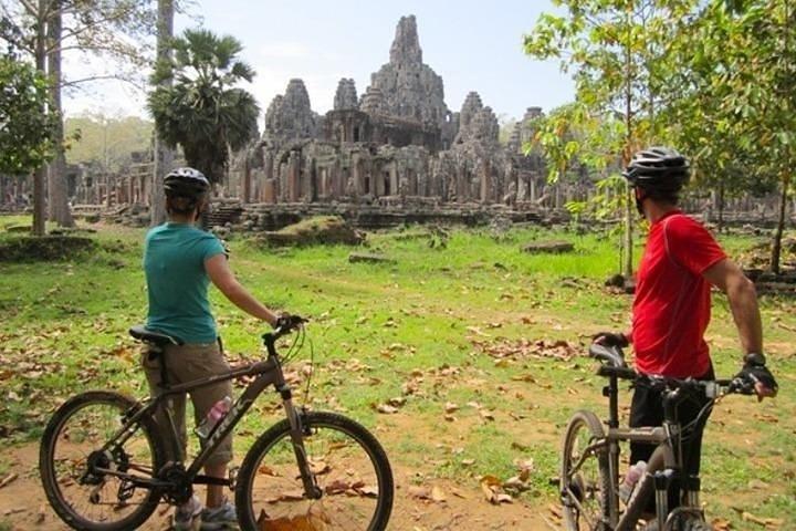 Angkor Wat e Bayon: il sorridente Temple Bike Tour