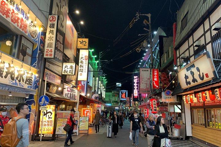 Osaka :Visite gastronomique privée et saut de bar à Namba