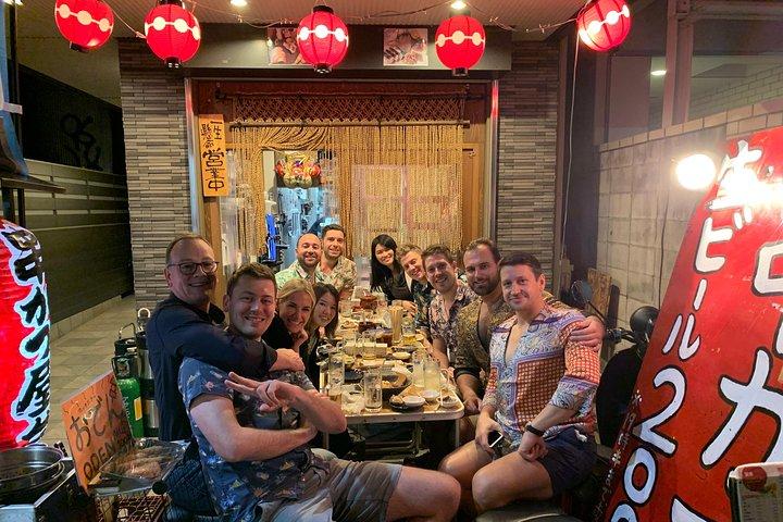 Osaka :Visite gastronomique privée et saut de bar à Namba