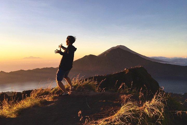 バトゥール山日の出トレッキング（朝食付き）